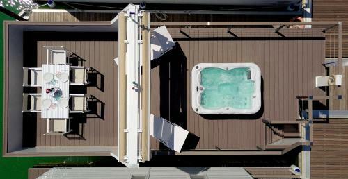 Portoverde Luxury Houseboat