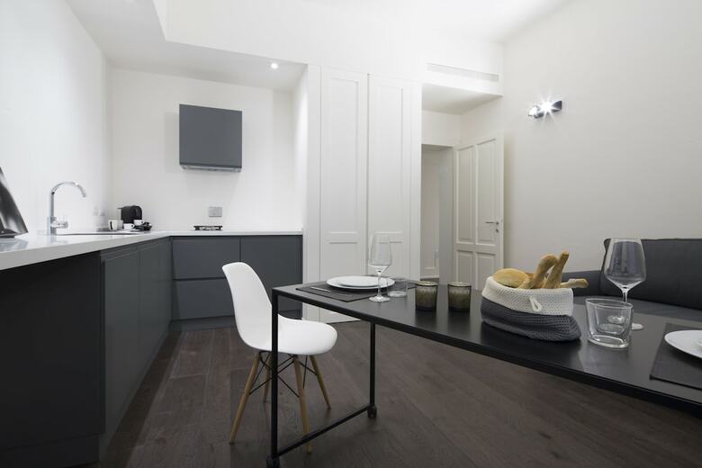 Hostal Emilia Suite Express