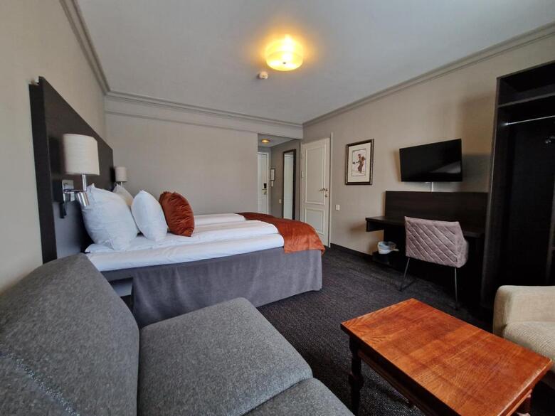 Dr. Holms Hotel