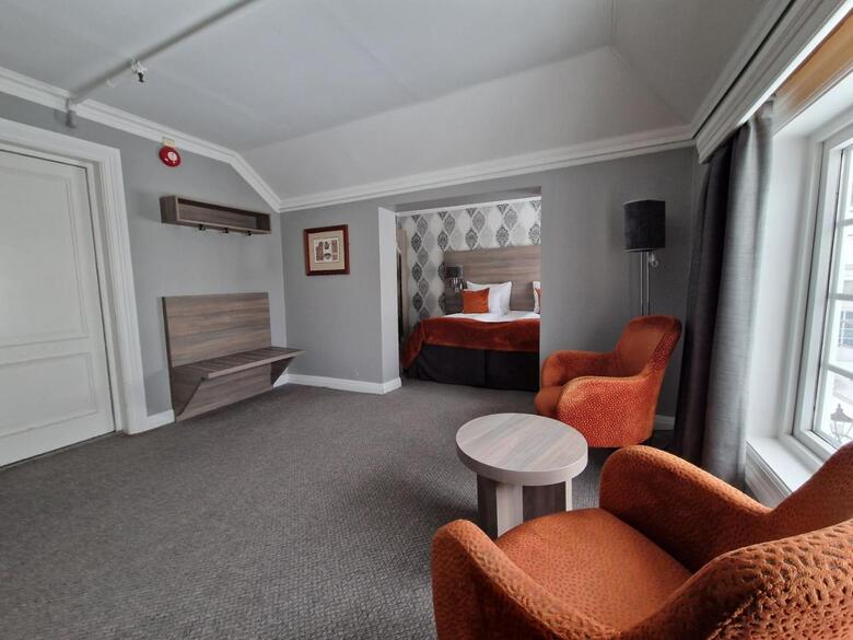 Dr. Holms Hotel