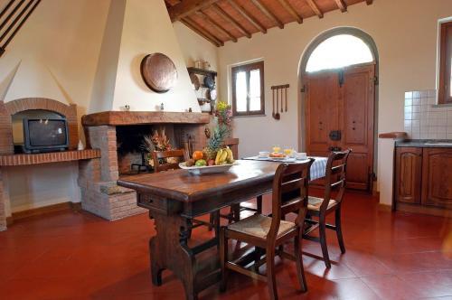 Montaione Apartment Sleeps 4