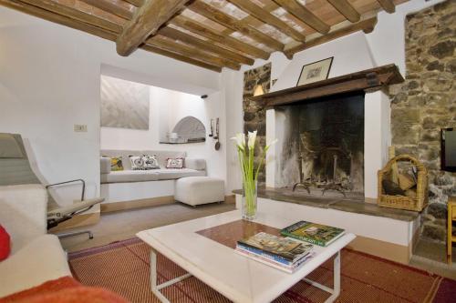 Nocchi Villa Sleeps 8 Air Con Wifi