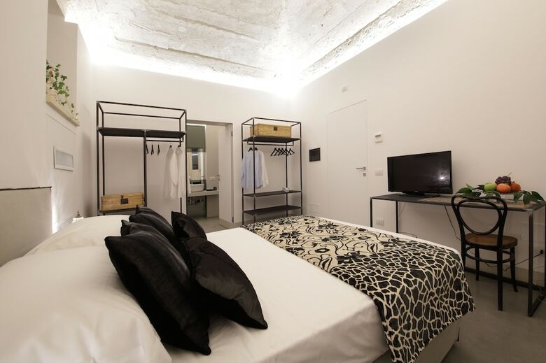 Hostal Embrace Sicily Guest House