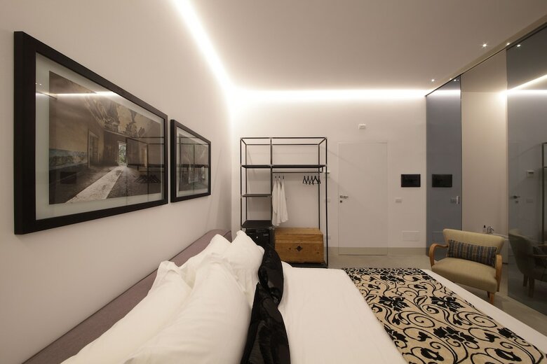 Hostal Embrace Sicily Guest House