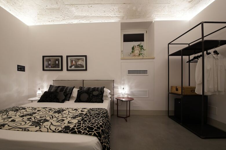 Hostal Embrace Sicily Guest House