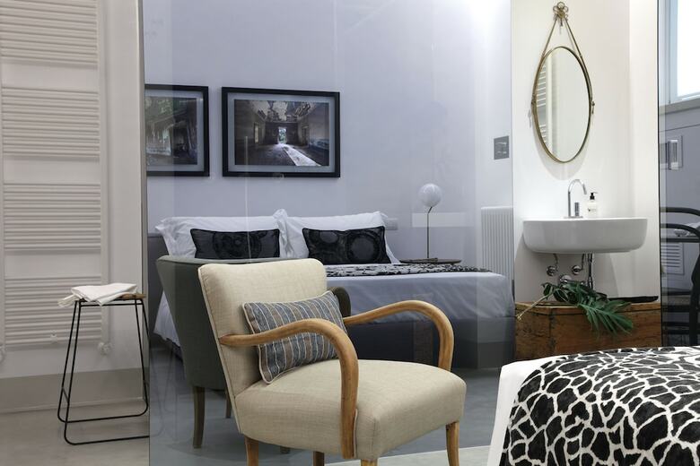 Hostal Embrace Sicily Guest House