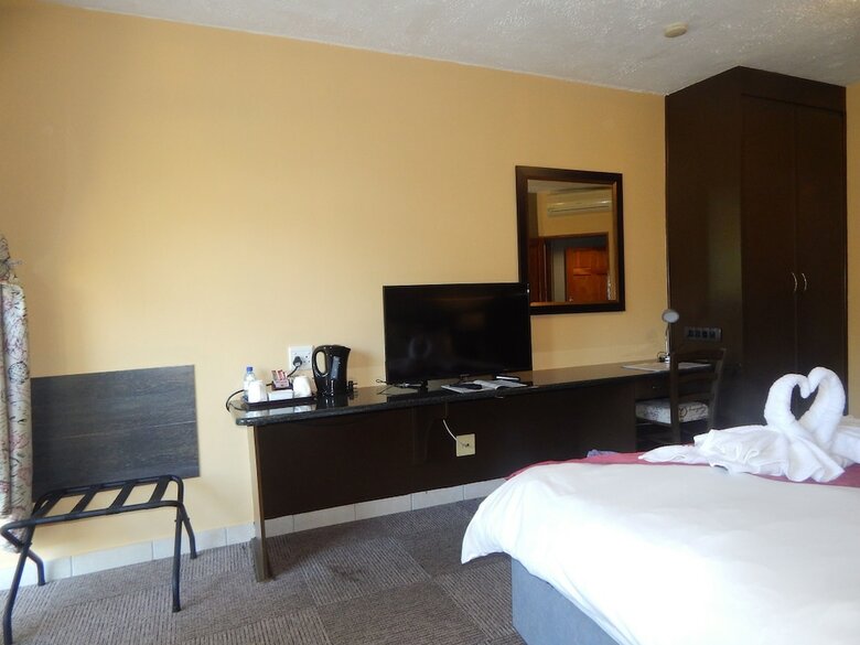 Elephant Lake Hotel