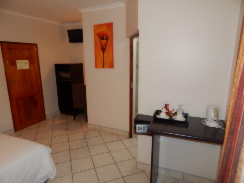 Elephant Lake Hotel