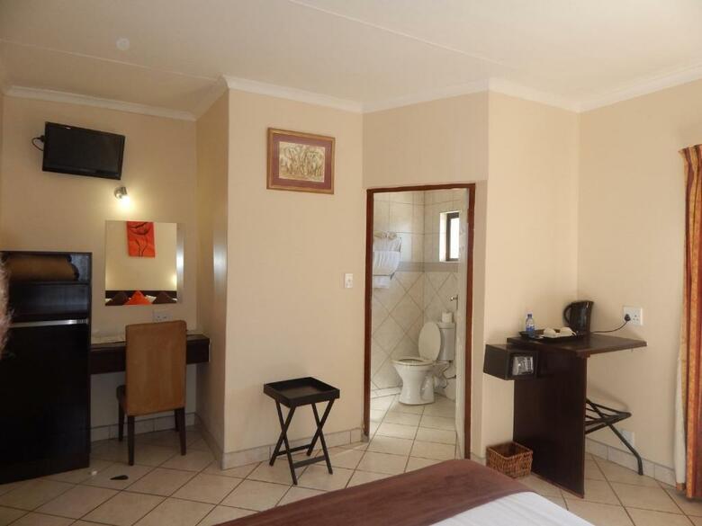Elephant Lake Hotel