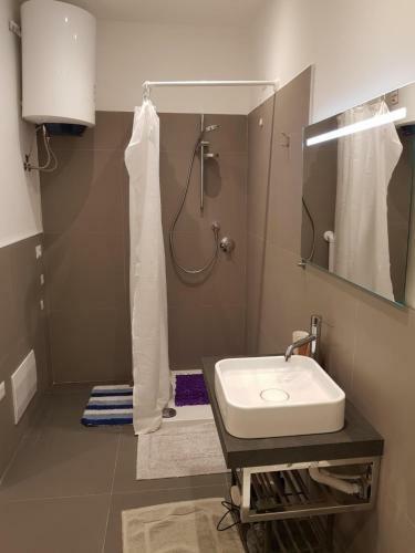 Hostal Four Rooms Light