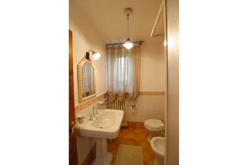 Molin Bianco-pian D'usciano Villa Sleeps 20 Pool