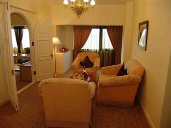 Le Grande Plaza Hotel