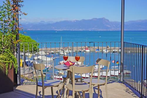 Hostal Riviera Carducci Rooms