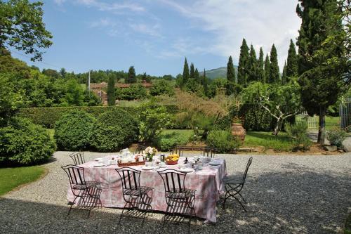 Segromigno In Monte Villa Sleeps 16 Wifi
