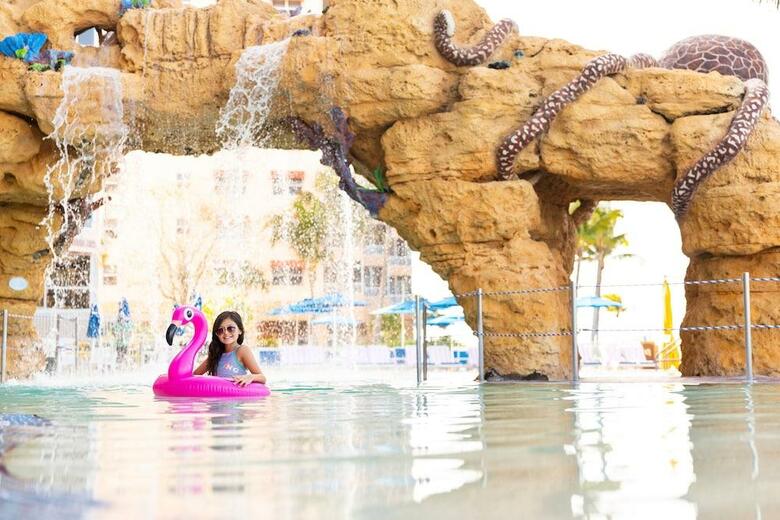 Hotel Pink Shell