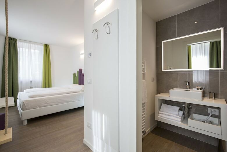Hotel Holiday IV Gardan