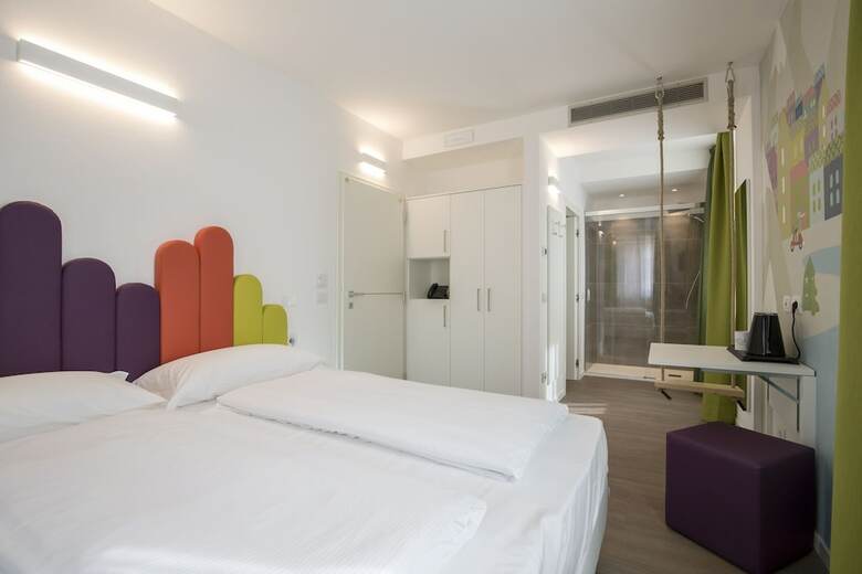 Hotel Holiday IV Gardan