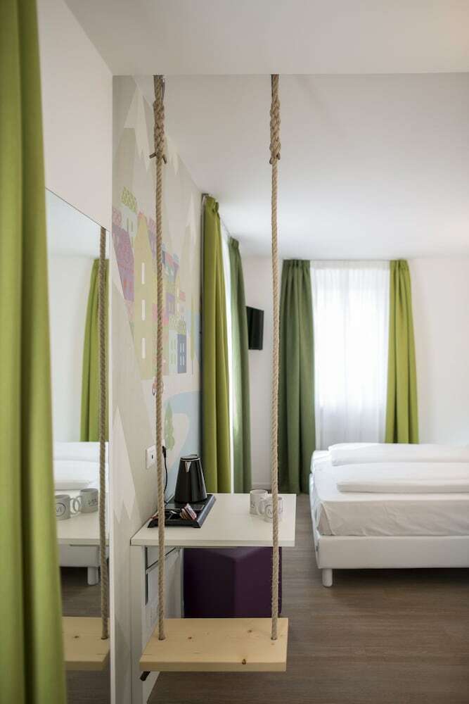 Hotel Holiday IV Gardan