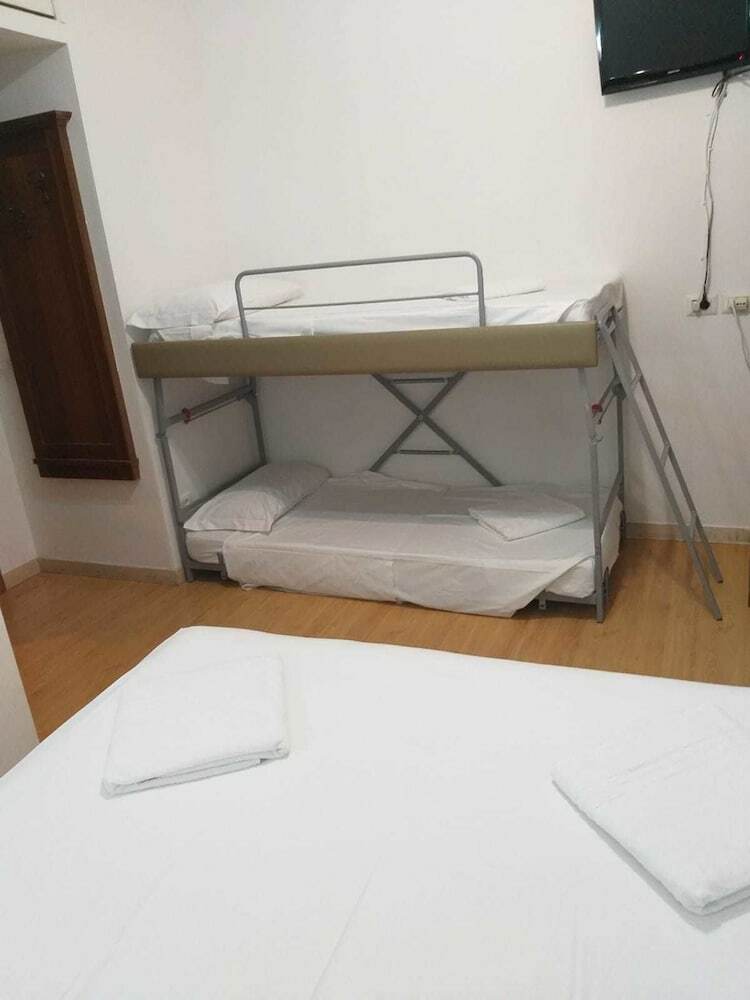 Hostal Guesthouse Alex II