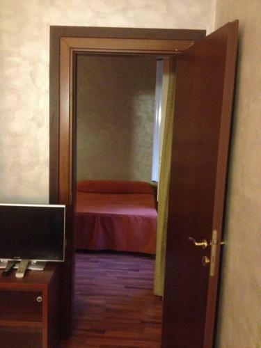 Hostal Re Di Roma Rooms