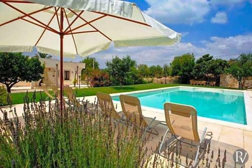 Syracuse Villa Sleeps 12 Pool Air Con Wifi