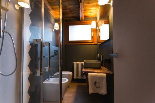 Hostal Granuit Room & Breakfast