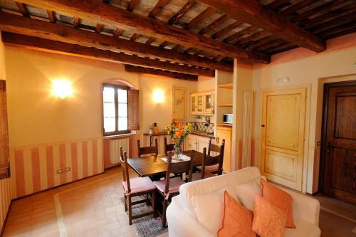 Two-bedroom Apartment In Scheggino I
