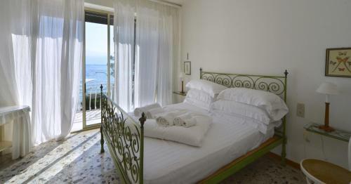 Villa Rocca, Lakefront Villa On A Pristine Beach With Stunning Views, Sleeps 10