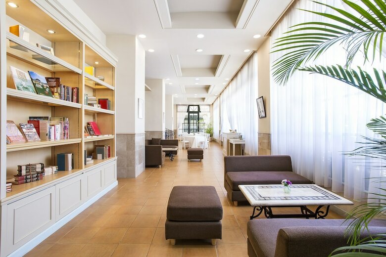 Luke Plaza Hotel