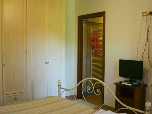 Cervognano Montenero Villa Sleeps 2 Pool Air Con