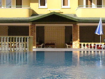 Gold Twins Suit Hotel