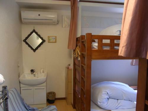 Hostal Guesthouse Tamura