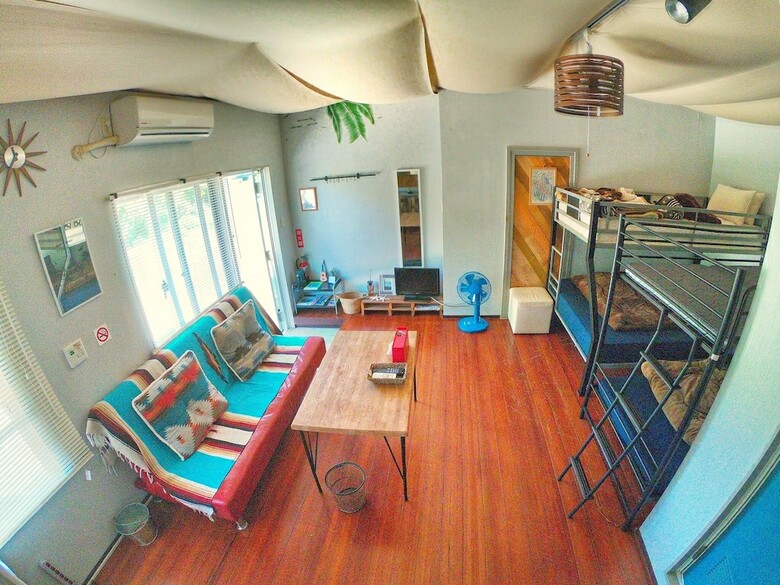 Hostal N0's Arrow
