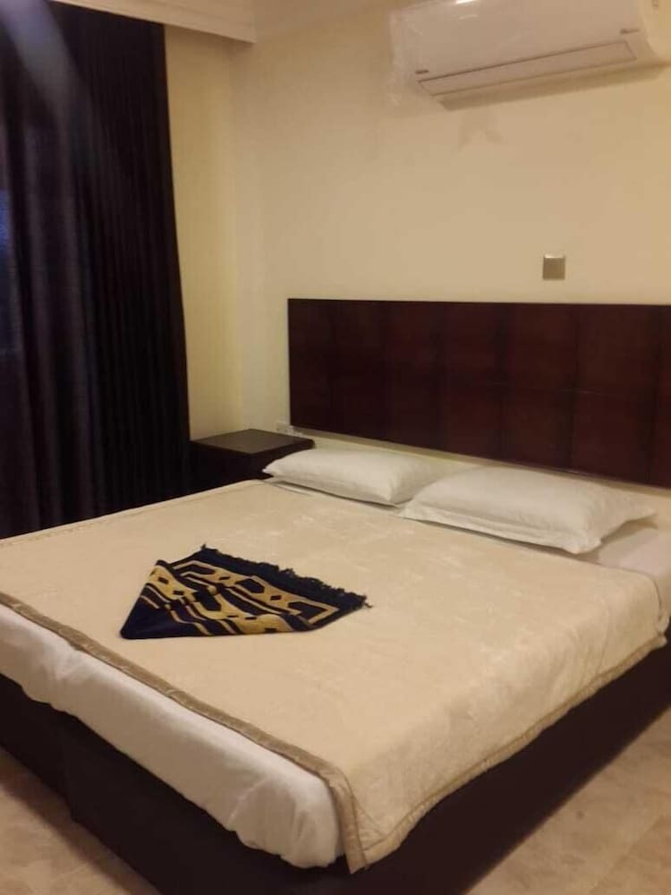 Mass Paradise Hotel