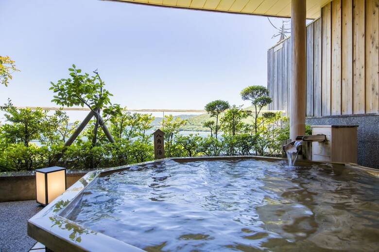 Toba Seaside Hotel