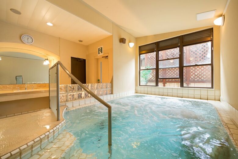 Hotel Poppy Springs Resort & Spa