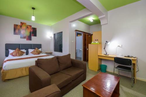 Hotel Maple Inn