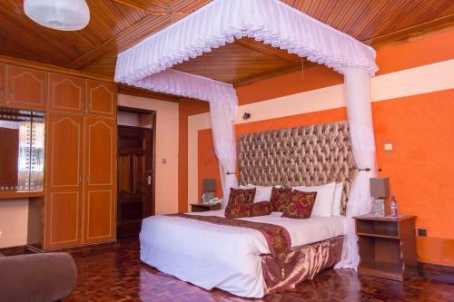 Hostal Alpha Queens Home