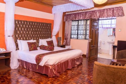 Hostal Alpha Queens Home
