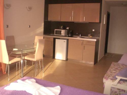 Argo Aparthotel