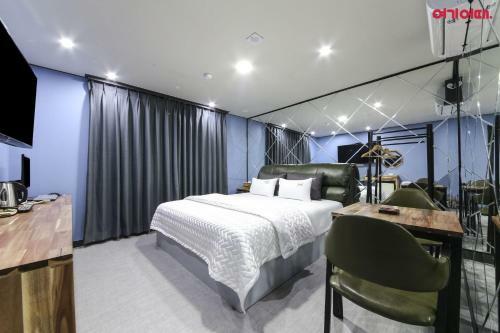 Hit Hotel