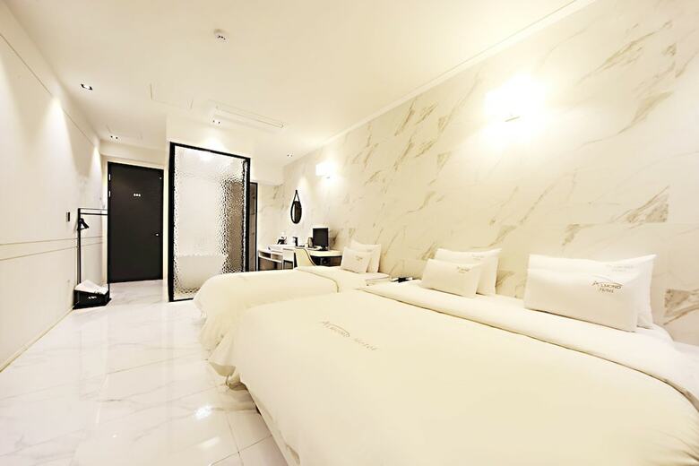 Motel Masan Almond Hotel