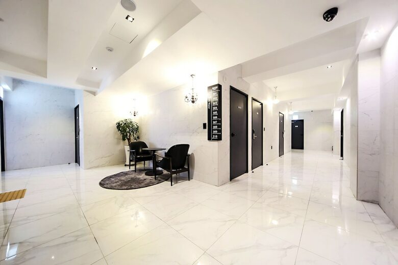 Motel Masan Almond Hotel