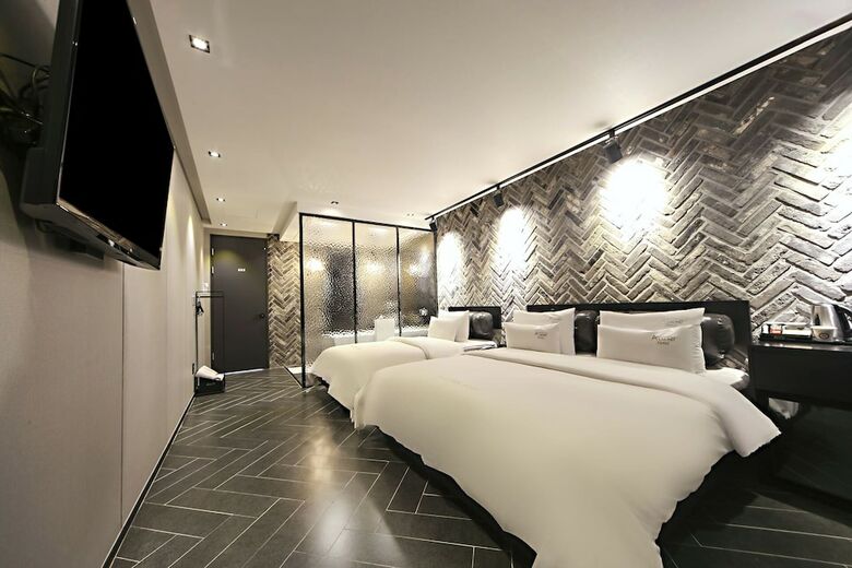 Motel Masan Almond Hotel