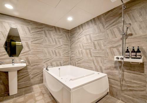 French Code Hotel