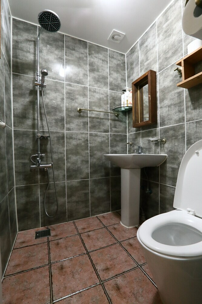 Hostal Yujung Guesthouse