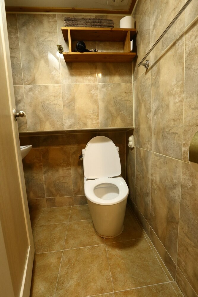 Hostal Yujung Guesthouse