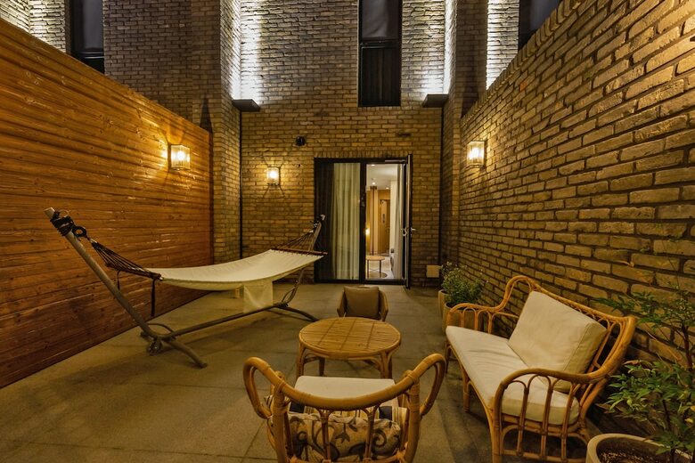 Hotel East9