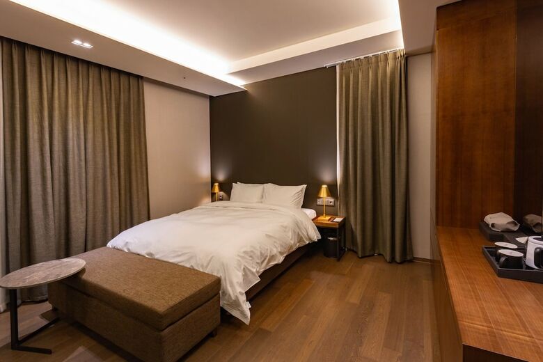 Hotel East9