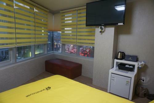 Hostal 24 Guesthouse Nampo Station